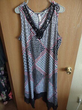 Long Sleeveless Patterned Dress